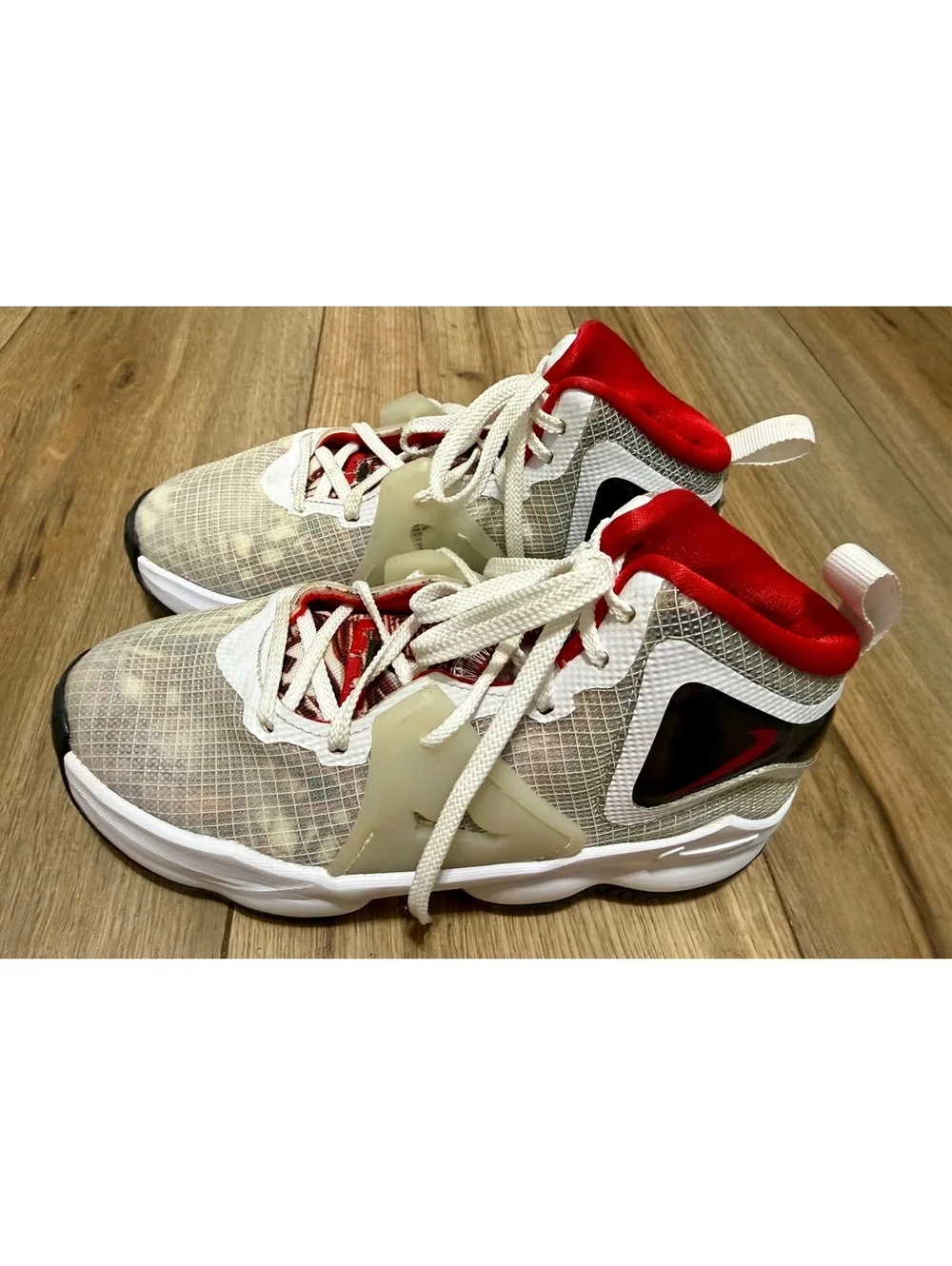 Nike LeBron 19 XIX Sketch GS DD0421-101 White Red Boys 2.5 Basketball Shoes EUC